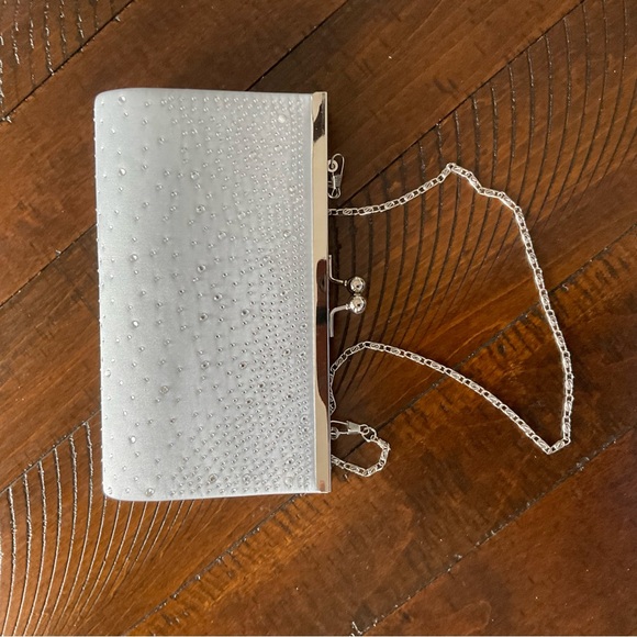 Formal clutch purse silver long chain in or out - Picture 3 of 3